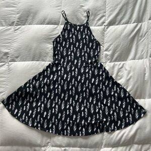Divided Black & White Racer Neck Sleeveless Feather Pattern Dress Women’s XS